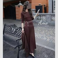 طقم لون عودي بلوزة كم طويل مع تنورة طويلة خصر مرتف...