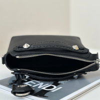 شنطة فيندي باغيت لون أسود مقاس سمول Fendi Baguette...