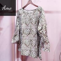 بلوزة واسعة خامة ناعمة مشجرة بياقة دائرية الأكمام...