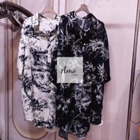 بلوزة واسعة طويلة خامة ناعمة مشجرة بياقة و بأزرار...