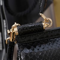 دولتشي آند غابانا سيسلي جلد ثعبان مقاس Dolce and G...