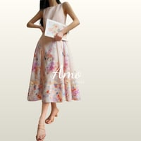 فستان ميدي بتصميم الزهور من الكتان بألوان محايدة M...