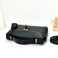 شنطة لورو بيانا إكسترا ال 23 لون أسود سادة