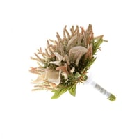 مسكة عروس صناعية جاهزة