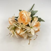 باقة ورد بيوني فاخرة قطيفة