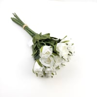 ورد صناعي بيبي روز شبه طبيعي بألوان مبهجة