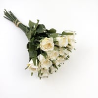 ورد صناعي بيبي روز شبه طبيعي بألوان مبهجة