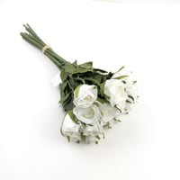 ورد صناعي بيبي روز شبه طبيعي بألوان مبهجة