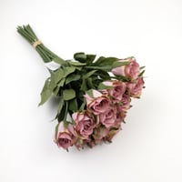 ورد صناعي بيبي روز شبه طبيعي بألوان مبهجة