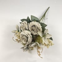 باقة ورد جوري فاخرة من القطيفة