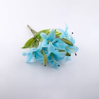 ورد كازابلانكا ( ليليوم ) صناعي