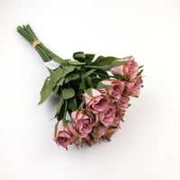 ورد صناعي بيبي روز شبه طبيعي بألوان مبهجة