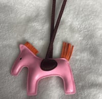 تعليقة حصان بدون الجناح