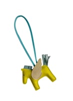 تعليقة حصان بالجناح