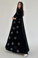 عباية بتطريز ابيض من الأمام كريب