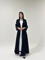 عباية كريب ملكي مع نقش هندي على الأكمام