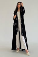 عباية بتطريز ابيض من الأمام كريب