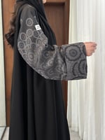 عباية كريب مع اكمام لنن نص كلوش