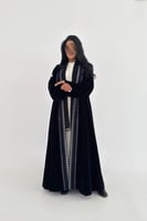 عباية مخمل مع تطريز امامي قصة نص كلوش