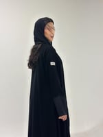 عباية كريب ملكي مع نقش هندي على الأكمام