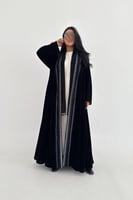 عباية مخمل مع تطريز امامي قصة نص كلوش