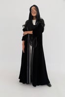 عباية مخمل مع تطريز امامي قصة نص كلوش