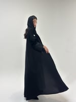 عباية كريب ملكي مع نقش هندي على الأكمام