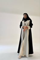 عباية جوخ مع ياقة جوانب سوداء