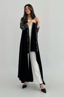 عبايه مطرزة على الأكمام