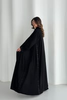 عباية كريب ملكي مع تطريز أكمام وجوانب