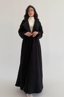 عباية صوف ايطالي مع زرار جانبي قصة ربع كلوش