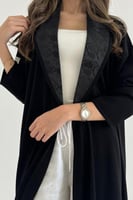 عباية رسمية من الكريب مع ياقة تفتة