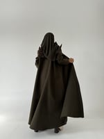 عباية جوخ مع ياقة قصة ربع كلوش