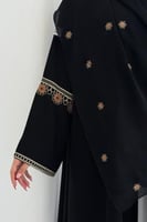 عباية كريب ملكي فخم مع تطريز