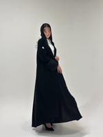 عباية كريب ملكي مع نقش هندي على الأكمام