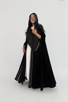 عباية مخمل مع تطريز امامي قصة نص كلوش