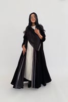 عباية مخمل مع تطريز امامي قصة نص كلوش