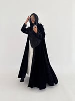 عباية مخمل مع اكمام وجوانب شيفون