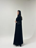 عباية كريب ملكي مع نقش هندي على الأكمام