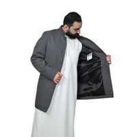 معطف رجالي شتوي أنيق – تصميم عصري يناسب الثوب