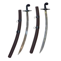 سيف عربي منحني مع غمد فاخر