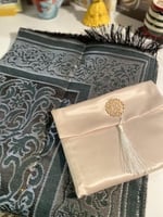 سجادة صلاة مع الحقيبة