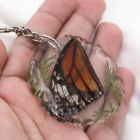 ميداليه جناح فراشه