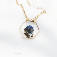 قلاده blue flowers