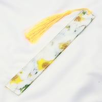 فاصل كتاب yellow flowers