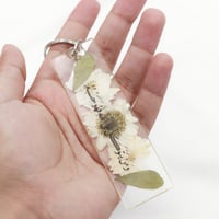 ميداليه بالورد الابيض