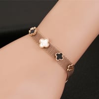 سوار كليف وردة كلوفر بتصميم شبك وردات مفرغة ورادت...