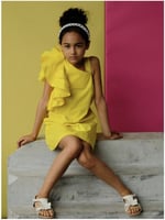 فستان اصفر بكتف مزين بالكرانيش