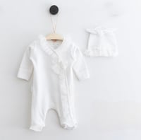 طقم بربتوز مع قبعة للمواليد