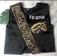 سديري تطريز الاسم مع الحصان لون ذهبي من الامام وال...